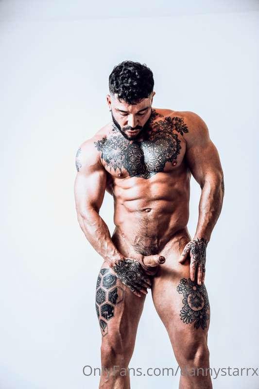 Who want to play with my throbing cock