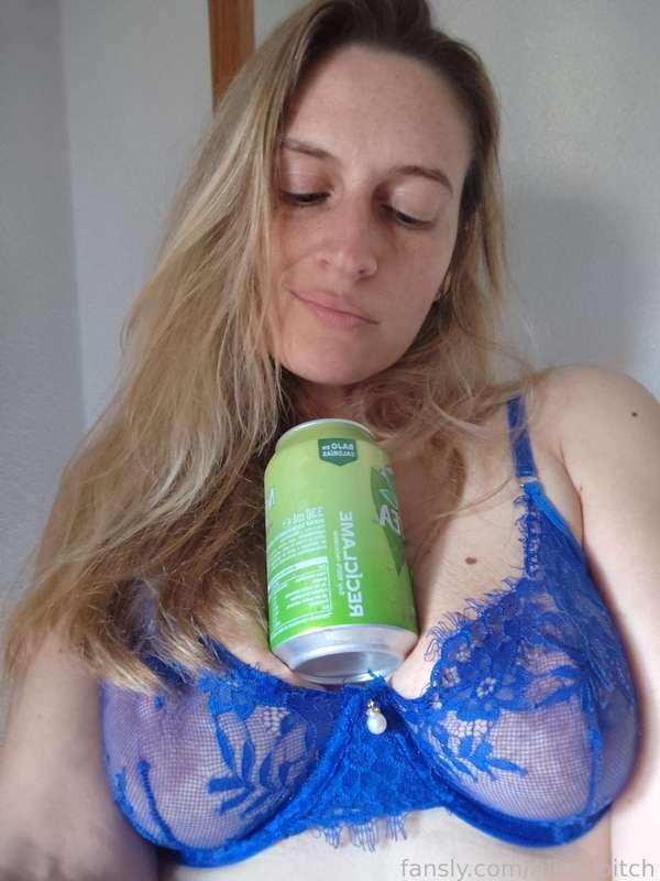 Do you want me to put the can up my pussy? ask me for a personalized video🫣

#fyp #blowjob #can #slut #customvideo #blonde #shavedpussy #pissing