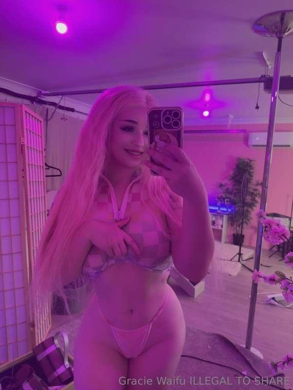 should i let u take a peek? 🙈