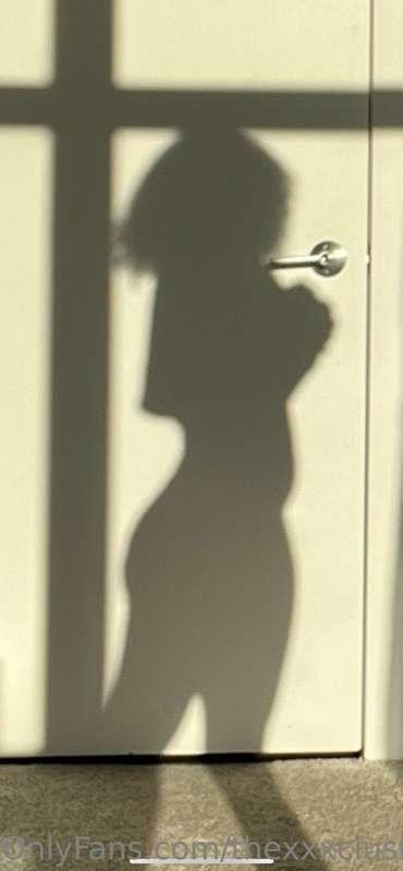saw my shadow and was like damn👀