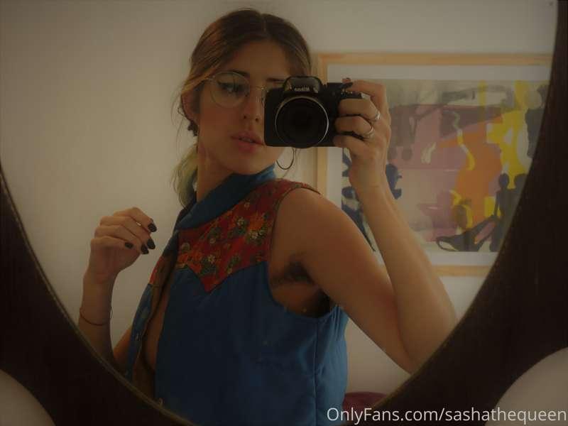 hey there!!! im back, once again 
wanna eat my armpits or wh..