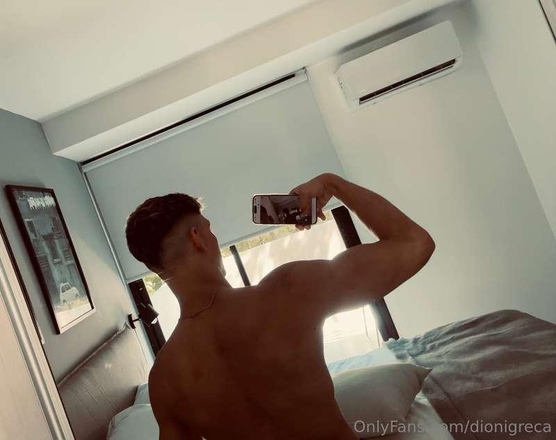 Do you like my back? 🫣