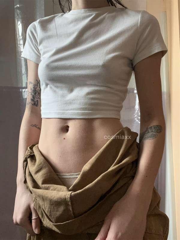 I love a tight white tee, don’t you?