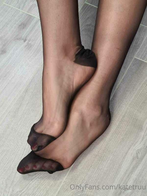 Monday feet day 😊❤️💋 I think I deserve for a good foot massa..
