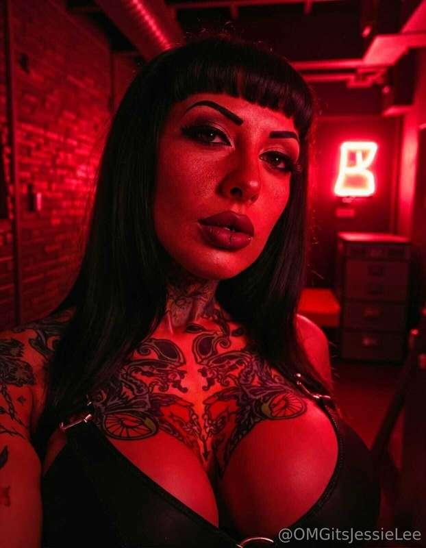 Its a red room kinda day 😈❤️