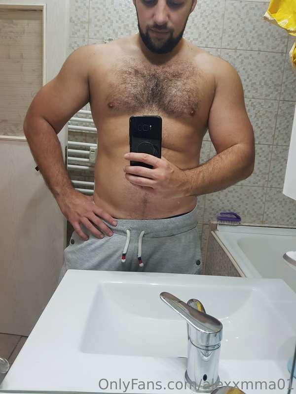 You should worship my hairy chest😎