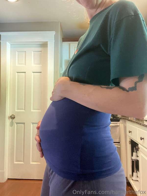 to be fair I'm kind of sticking my tummy out in this pic... ..