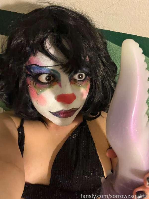 Gonna post the video with this soon but lemme tell yall...
Obsessed with this toy 🙂‍↕️
Not only is it SOOO cute..
It's also so fun that it gets bigger the deeper it goes 😵‍💫
LOVE the texture 
//
#clussy #clown #clowngirl #clownfetish #dildo #masturbation #creamer #19  #coulrophilia #monstercocks #Tentacledildo