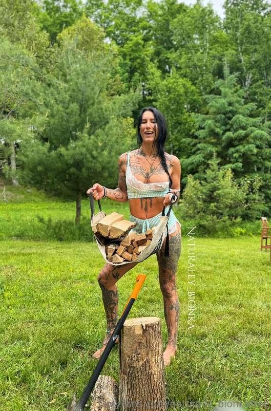 Help me with my wood and I’ll help you with yours!?! 🤭💋