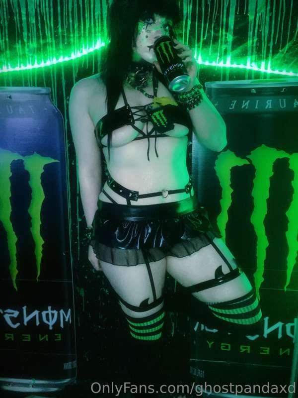 I’ll share my energy drink with you💚