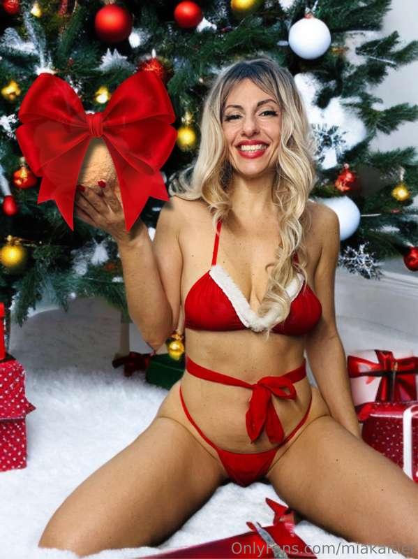 🎄 Merry Christmas 😘😘 Today I’m your ultimate gift. Wanna unw..
