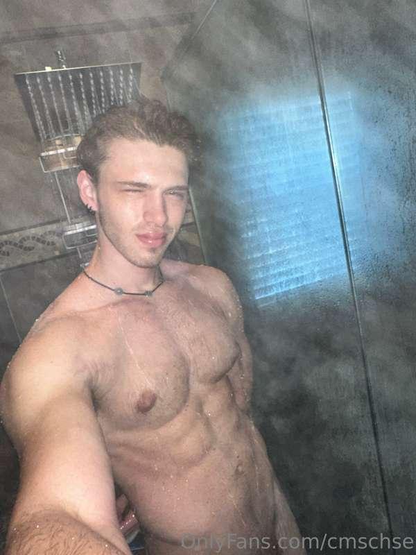 Goodmorning shower, swipe for some booty at the end