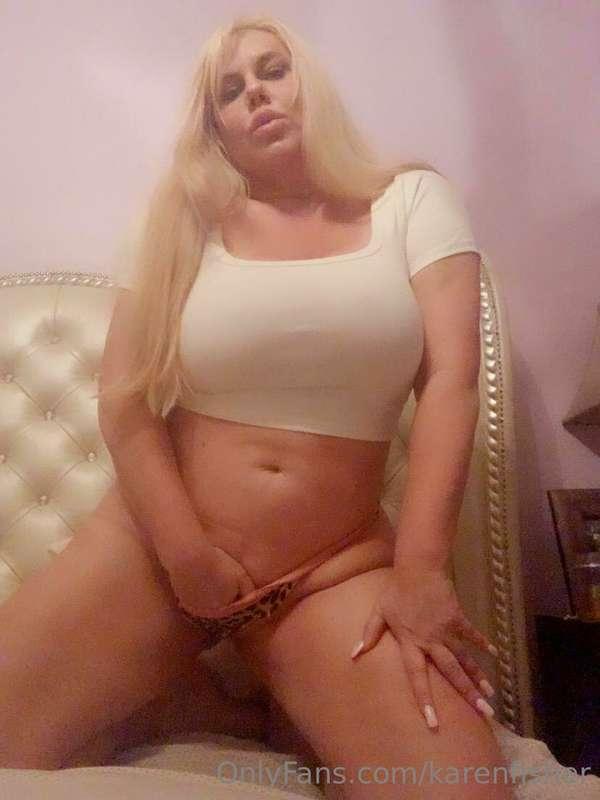 Just took some new pics... Wanna see? 👀😜