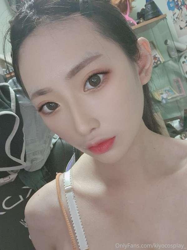 feeling different with this makeup style