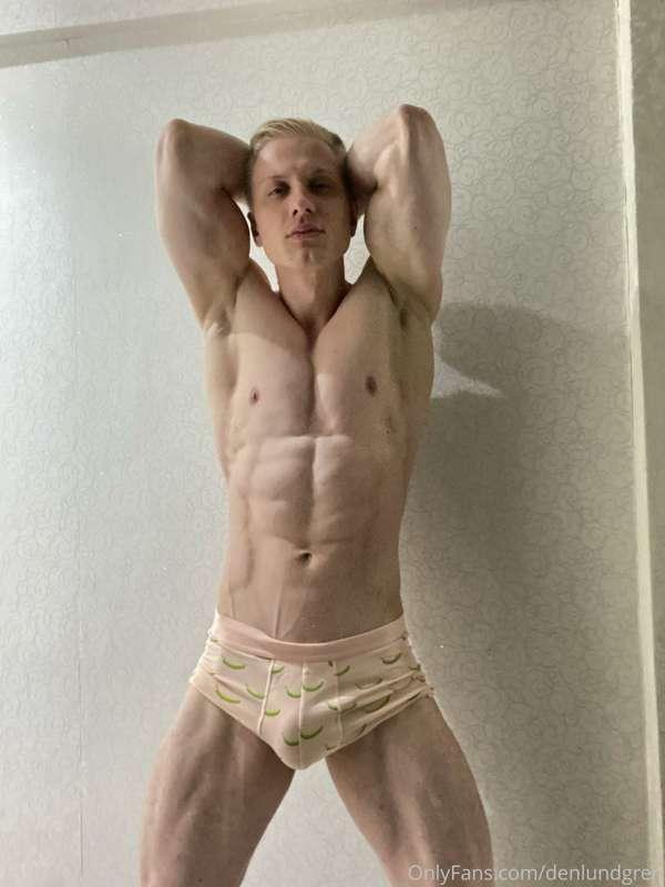 I like both of this photos 😋