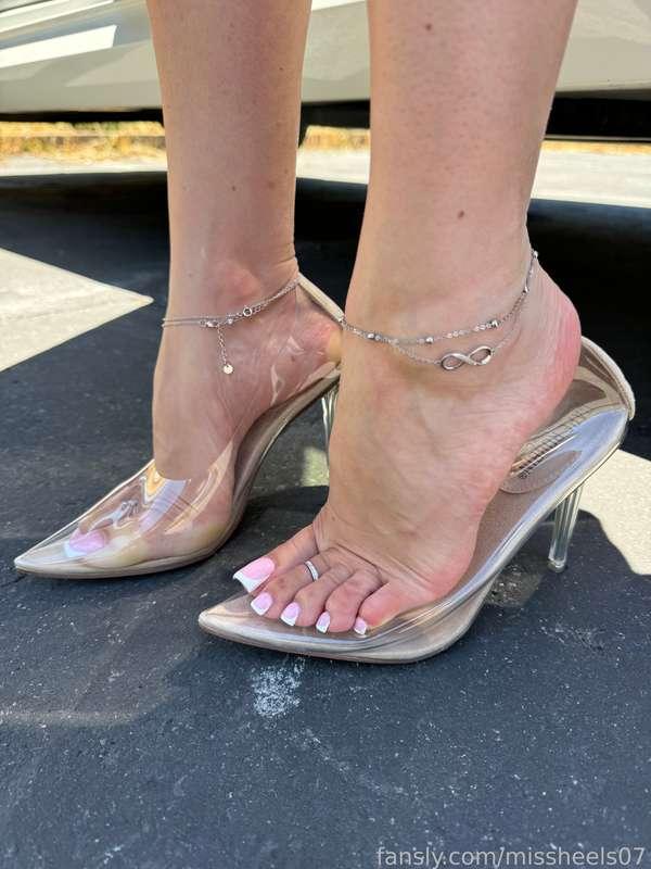My clear heels 😍
#Feet #foot #worshipping #heels #footfetish #footjob #shoejob #stockings #nylon #soles #toes #sandals #footlicking #wedges #pedi #manicure #longnails #nails #legs #highheels #mules #pedicure #shoes #feetfetish #legs #cumshot #cum #cumonfeet 