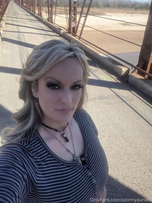 More pics from set