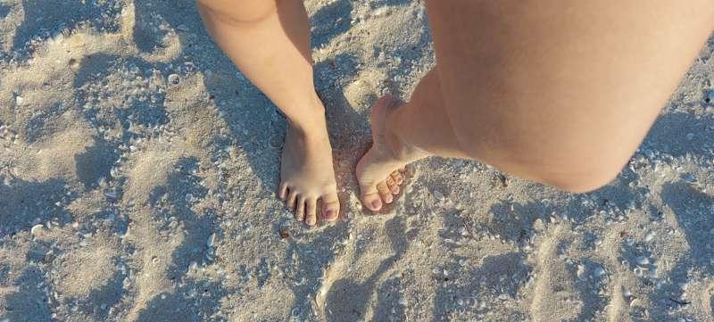 Sandy toesss