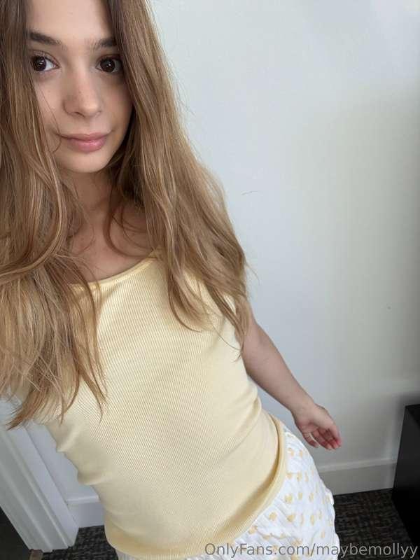 Morning, cuties 🥰 felt like showing off my pajamas today 😇 w..
