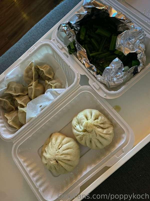 Absolutely feasted on dumplings & bao tonight 🤤 w garlic Chi..