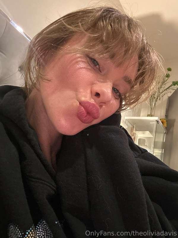 Hi my darlings… I will not be as active on here because I’ve..