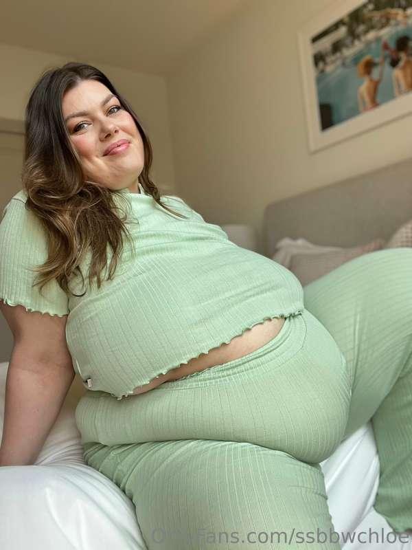 💚 I get requests all the time for fully clothed sets and I t..