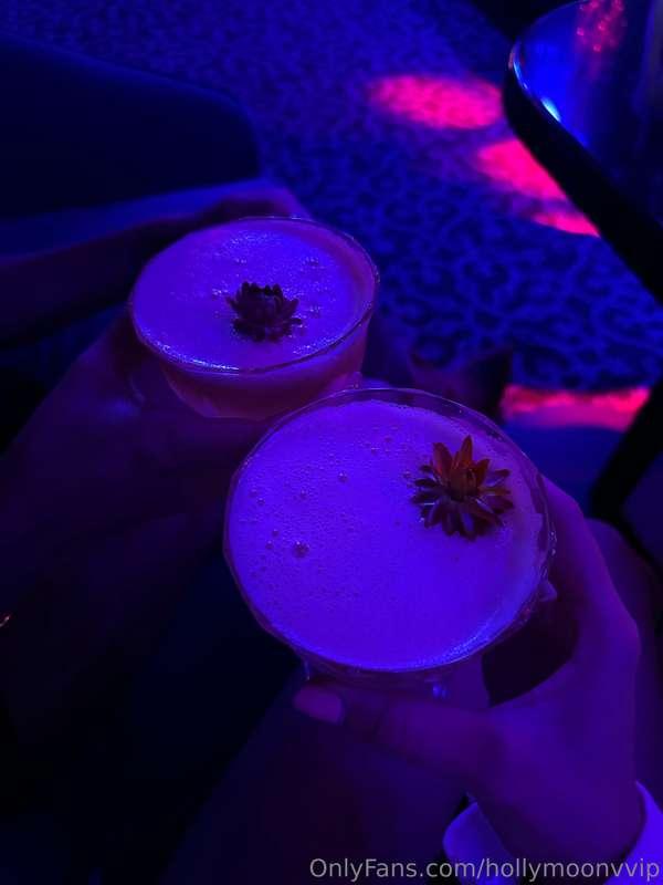 Club, cocktails, a pleasant start to the evening🥰