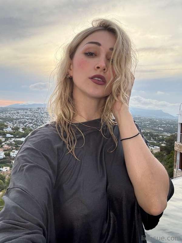 Isn´t the sky just soo beautiful? I just needed to take a se..