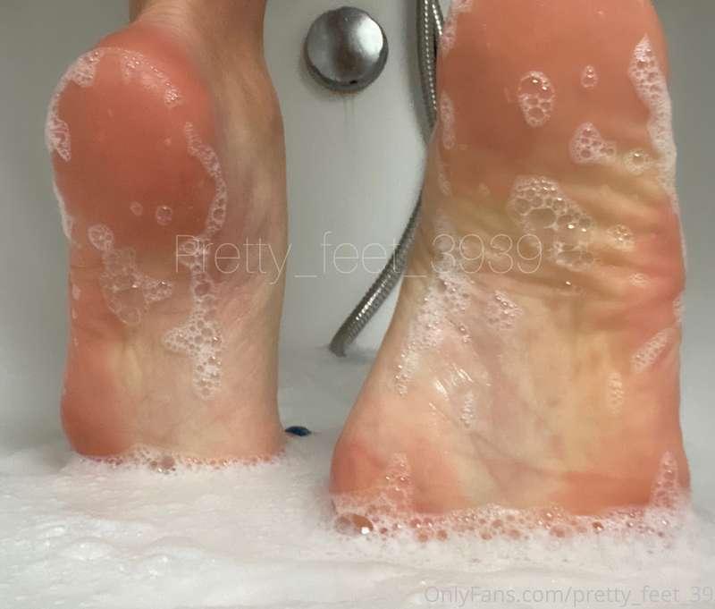 You are taking a bubble bath with me!!!🛀🏼😉😈  Happy hump day ..