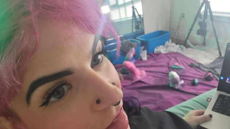 kind of lame recording sesh today but thats ok :3 my butt di..