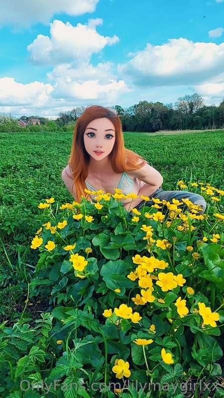 Swipe to see me get fully naked in nature 😊🌼 Remember, for $..