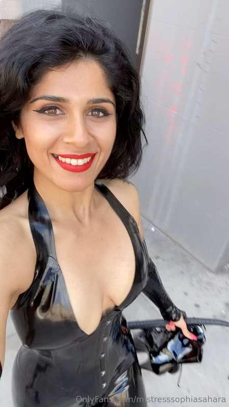 Do you think red lips and black latex suits me?