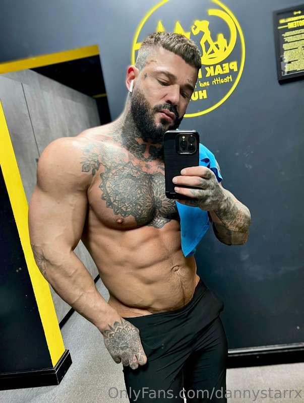 Keeping that body in fit shape for you all 😈😈