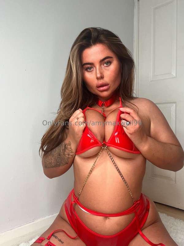 Do you like it when I push my tits together 😜