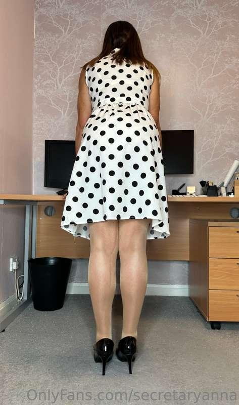 Come and take a look up my dress 🔥