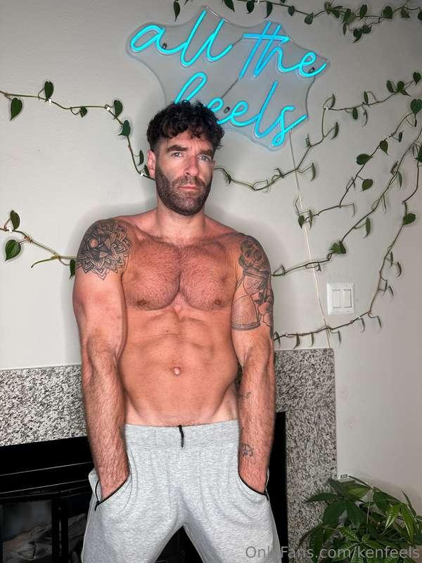Built to fuck. Wanna test the strength? 😈
