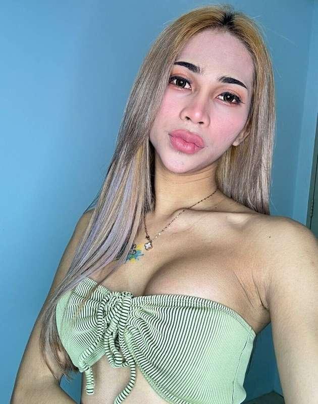 🍬 𝐂𝐚𝐧 𝐲𝐨𝐮 𝐡𝐚𝐧𝐝𝐥𝐞 𝐭𝐡𝐢𝐬 𝐩𝐞𝐭𝐢𝐭𝐞 𝐬𝐰𝐞𝐞𝐭 Ladyboy Slut? 🍭 @transamm..