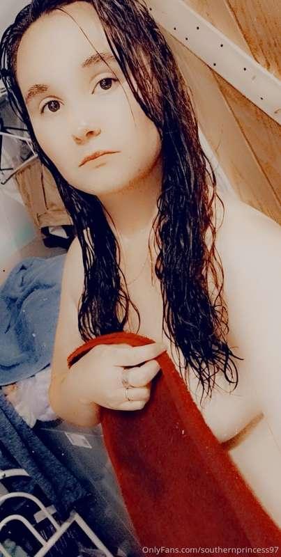 Everyone loves hot showers and shows 🔥💯