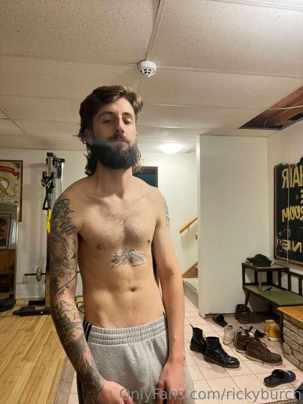 I wish I enjoyed working out. I wanna be thicc but I’m lazy.