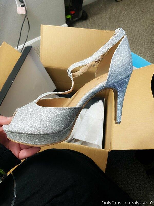 Where are my foot fetish guys at? I just bought a new pair o..
