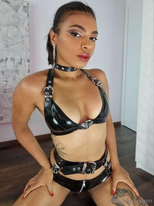 Hello my boys! I’m in the perfect mood for some kinky fun to..