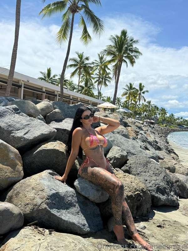 Should we fuck on the beach 😈
