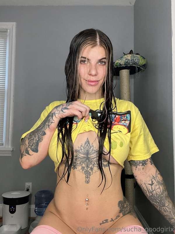 SWIPE to lift my top🌸

2 min video getting posted this after..