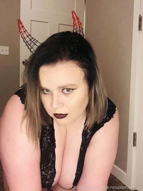 BBW Demonness 

Daily uploads of Big juicy tits, shower vide..