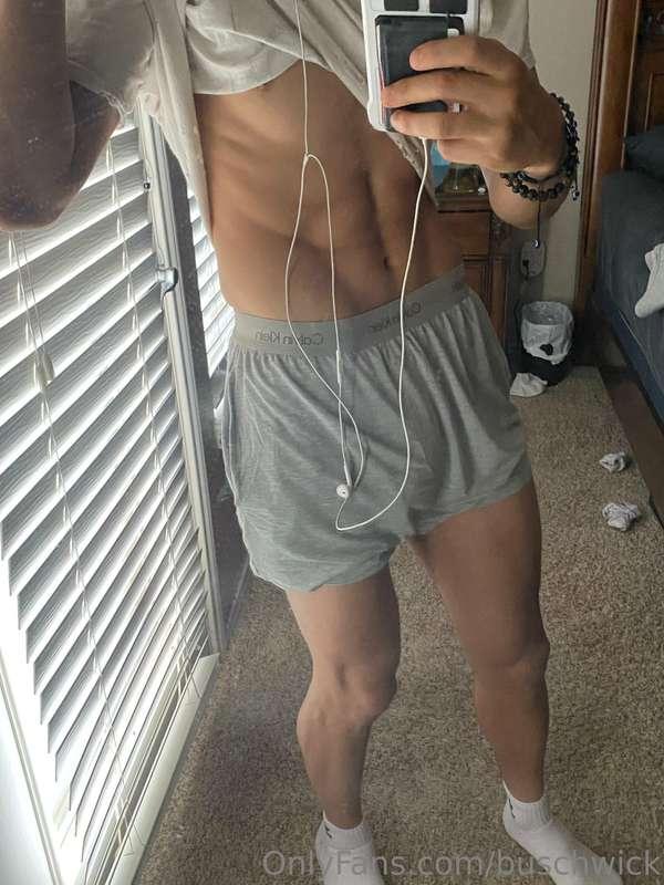 who wants to pleasure me