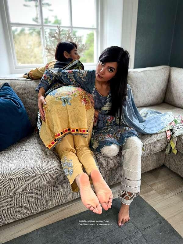 Swipe to see Aaliyah pull Sahara’s pyjama down 🥵 

This scen..
