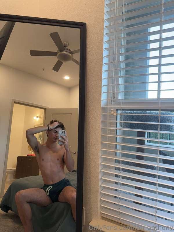 hey sexy! answering dms today ask me anything! :)