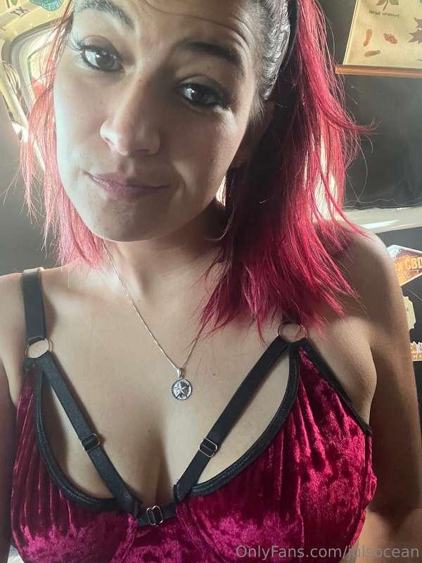 My hair reflects my dual personality 😏🤭❤️🩷