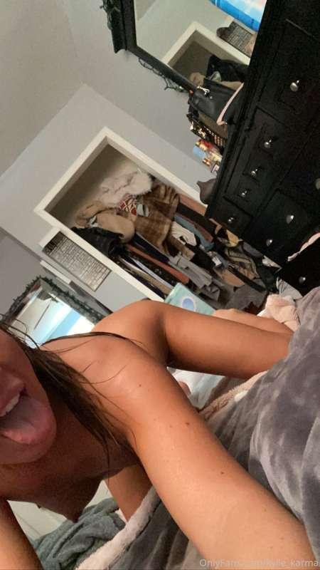 Fresh out the shower. Whos cock am I sucking?