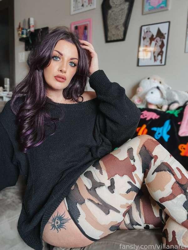 NEW 🔒 SET! 

Cozy thicc thigh goth girlfriend vibes 🖤✨

This set is SUCH a cute set… featuring me in just an oversized sweater and thigh high socks, getting cozy on the couch with a cup of tea, ready to watch horror movies 💖

Featuring LOTS of thigh (including some almost under-booty shots 😳), my long legs in thigh high socks that are just sheer enough to see my tattoos through them, some shots with my feet in socks close up to the camera, and me looking absolutely STUNNING… seriously, I feel SO pretty in this set, and the way the oversized sweater slides off my shoulder is so effortlessly sexy 🤭

I know you’re gonna love this one, enjoy 💖

#fyp #tall #tallgirl #goth #gothgirl #altgirl #alternative #purplehair #thicc #musclemommy #thighs #thiccthighs #thickthighs #tattoos #inked #eyeliner #feet #socks #thighhighsocks #thighhighs #camo #sweater #oversizedsweater #girlfriend #cozy #gothgf 